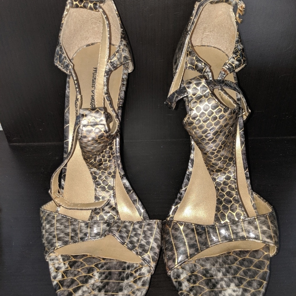 Heel black and gold